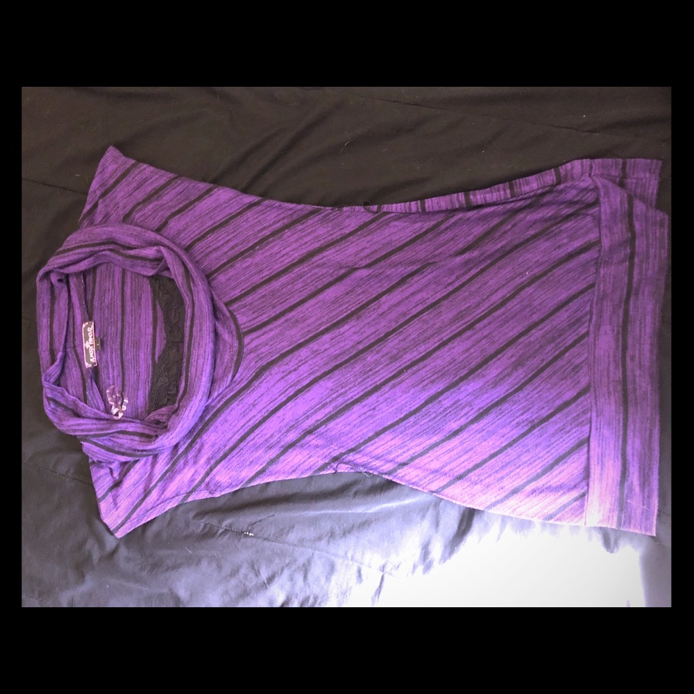 Purple top w/assymetrical black lines